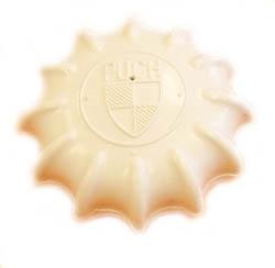 Pokrov rezervarja goriva z znakom (PUCH)